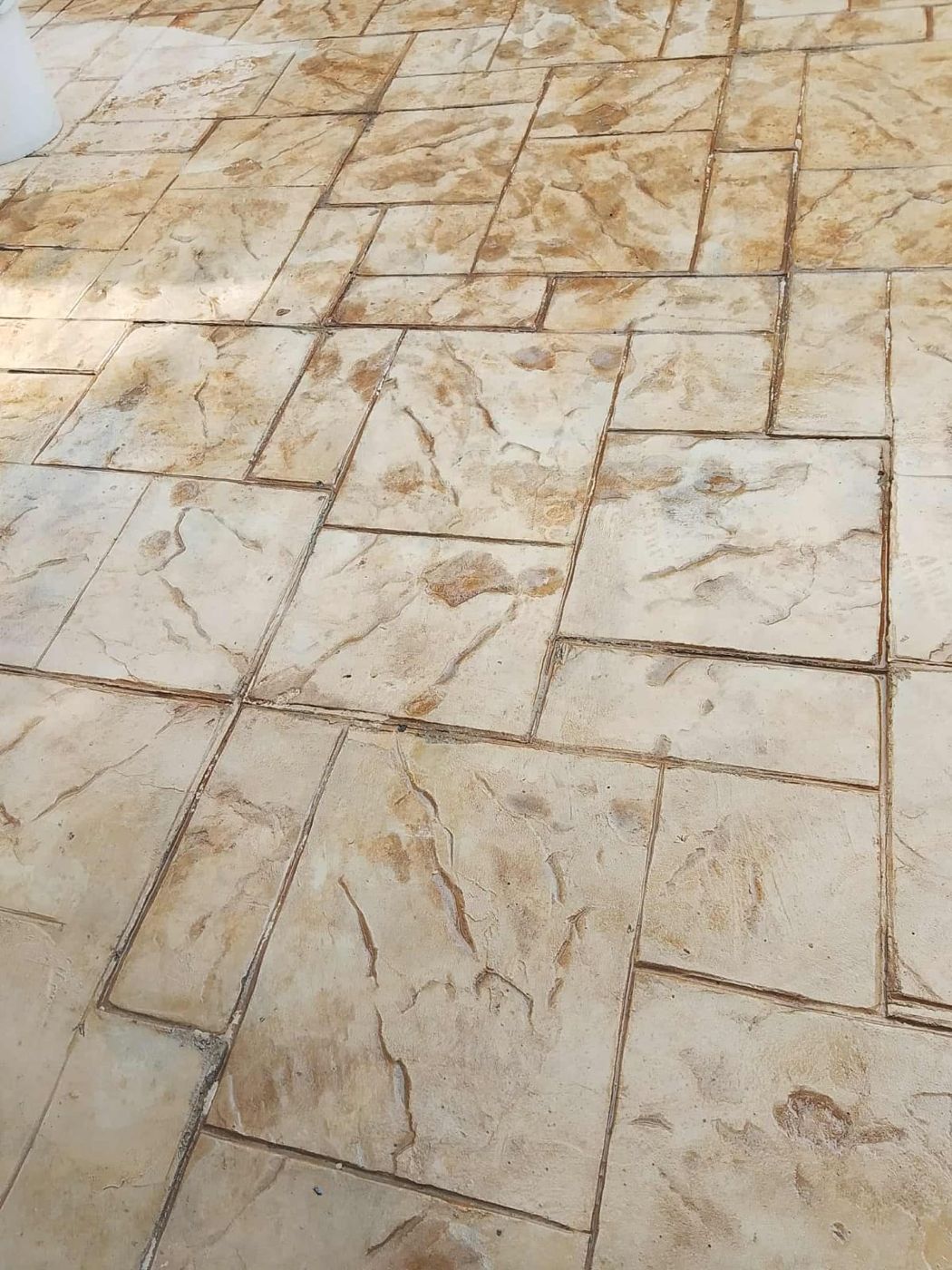 Dalles de pierre, teinte beige