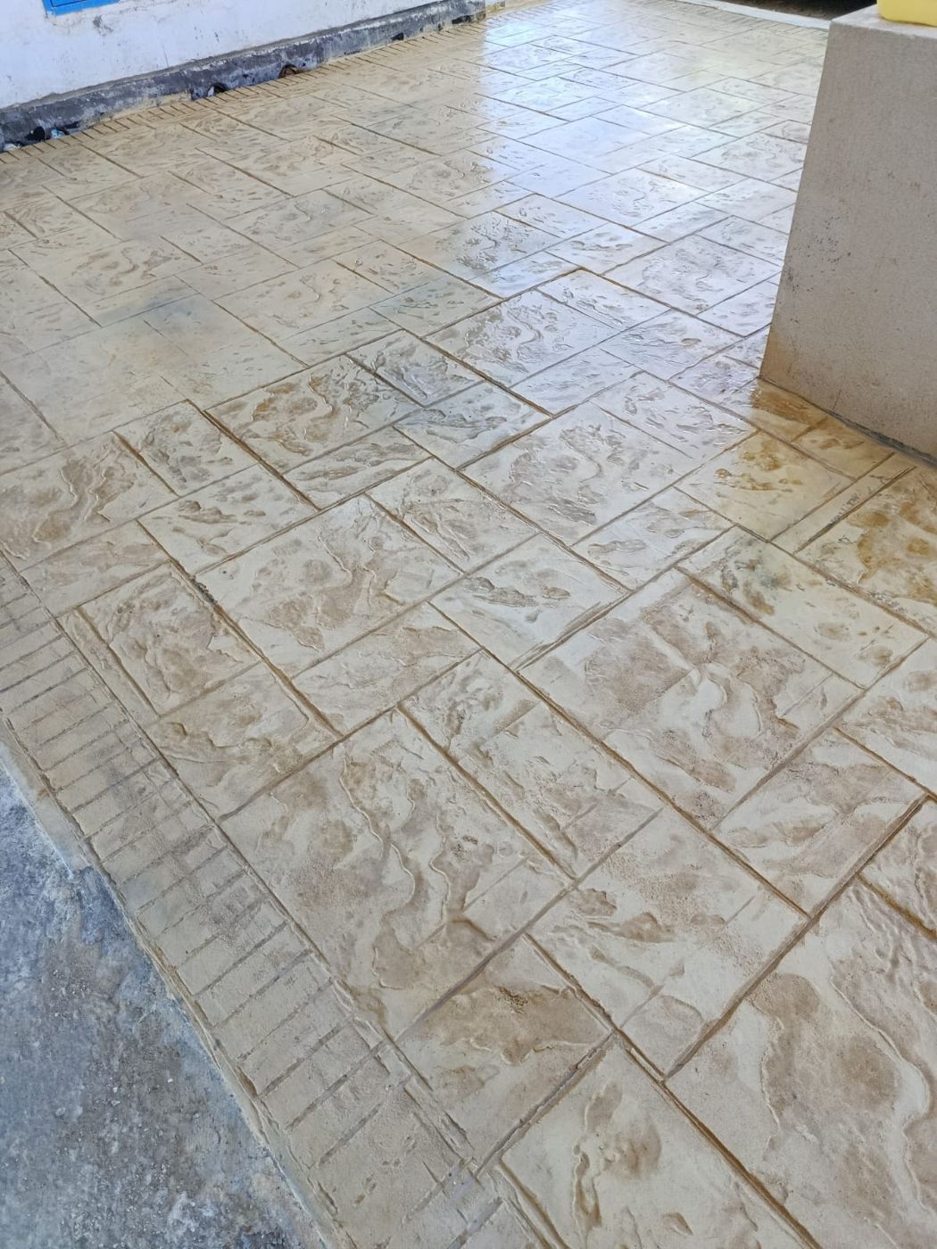 Béton Estampé — chantier Ecobat Building