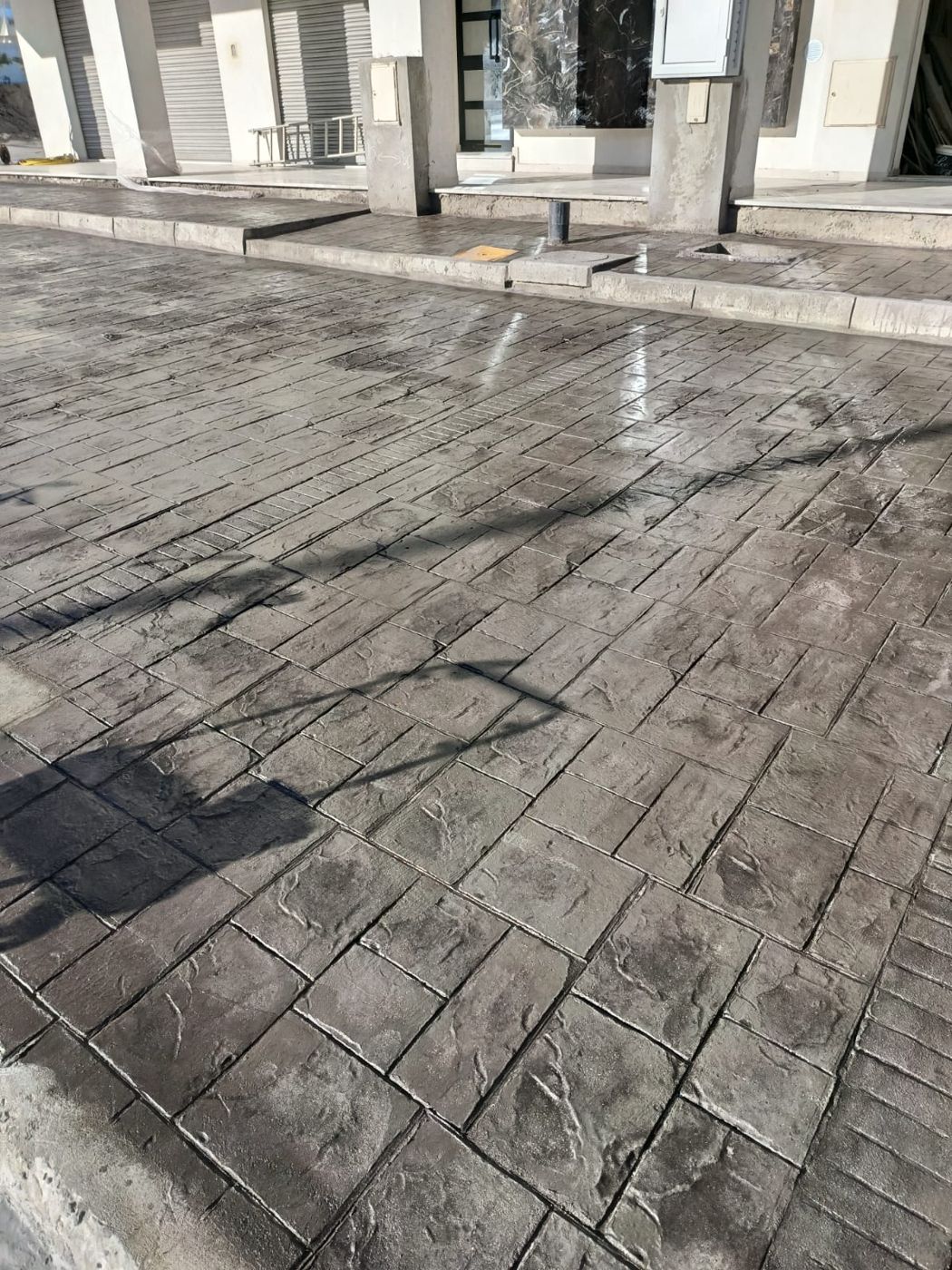 Béton Estampé — chantier Ecobat Building